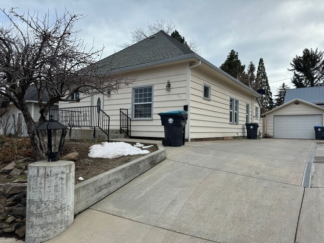 property at 504 North St