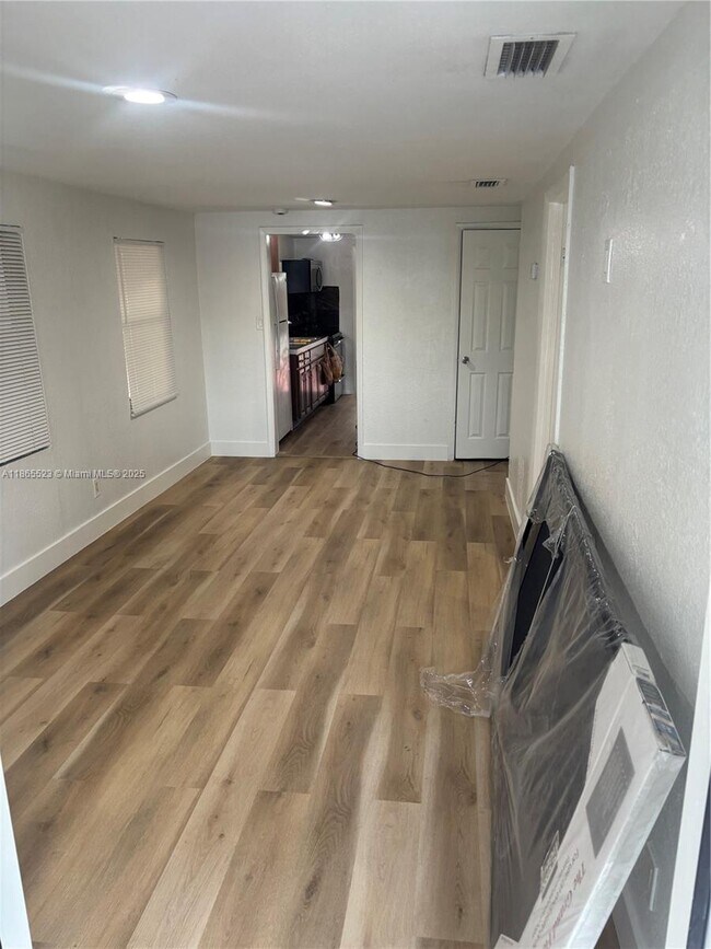 3019 SW 25th St in Miami, FL - Building Photo - Building Photo