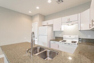 1701 S Dandelion St, Unit 3 in Pahrump, NV - Building Photo - Building Photo