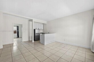 8135 Crespi Blvd in Miami Beach, FL - Building Photo - Building Photo