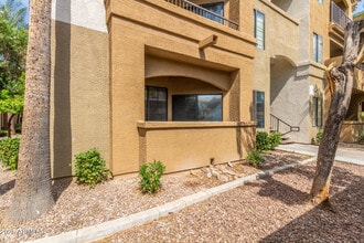 5302 E Van Buren St in Phoenix, AZ - Building Photo - Building Photo