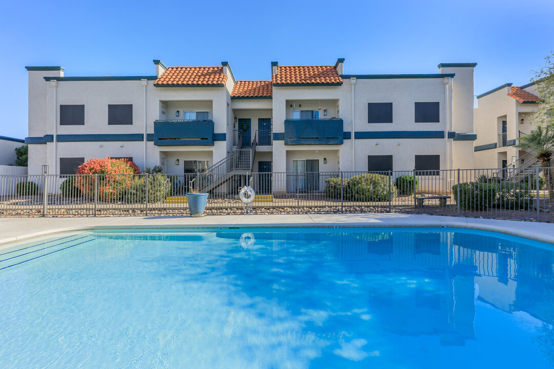 Vertical East Apartments in Tucson, AZ - Building Photo