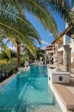 8801 Palm Greens Ct in Las Vegas, NV - Building Photo - Building Photo