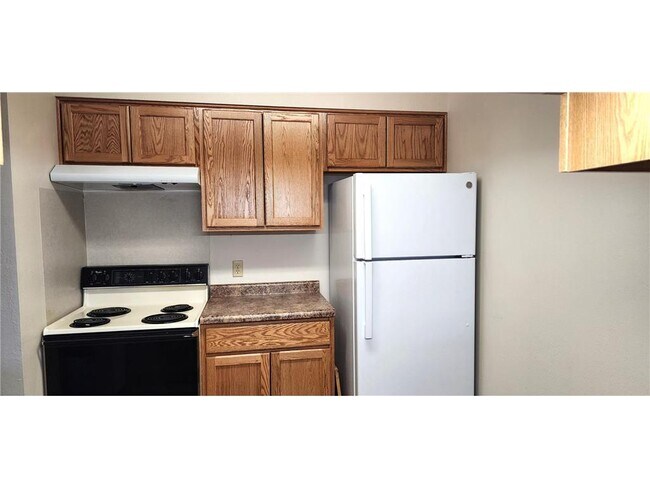 11 1st Ave NE in New London, MN - Building Photo - Building Photo