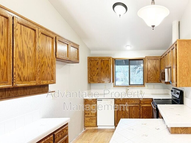 3698 NW Oleander Pl in Corvallis, OR - Building Photo - Building Photo