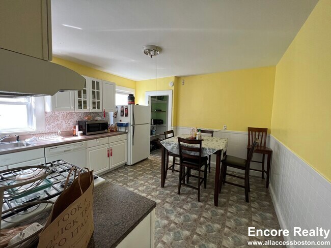 34 Matchett St, Unit #1 in Boston, MA - Building Photo - Building Photo