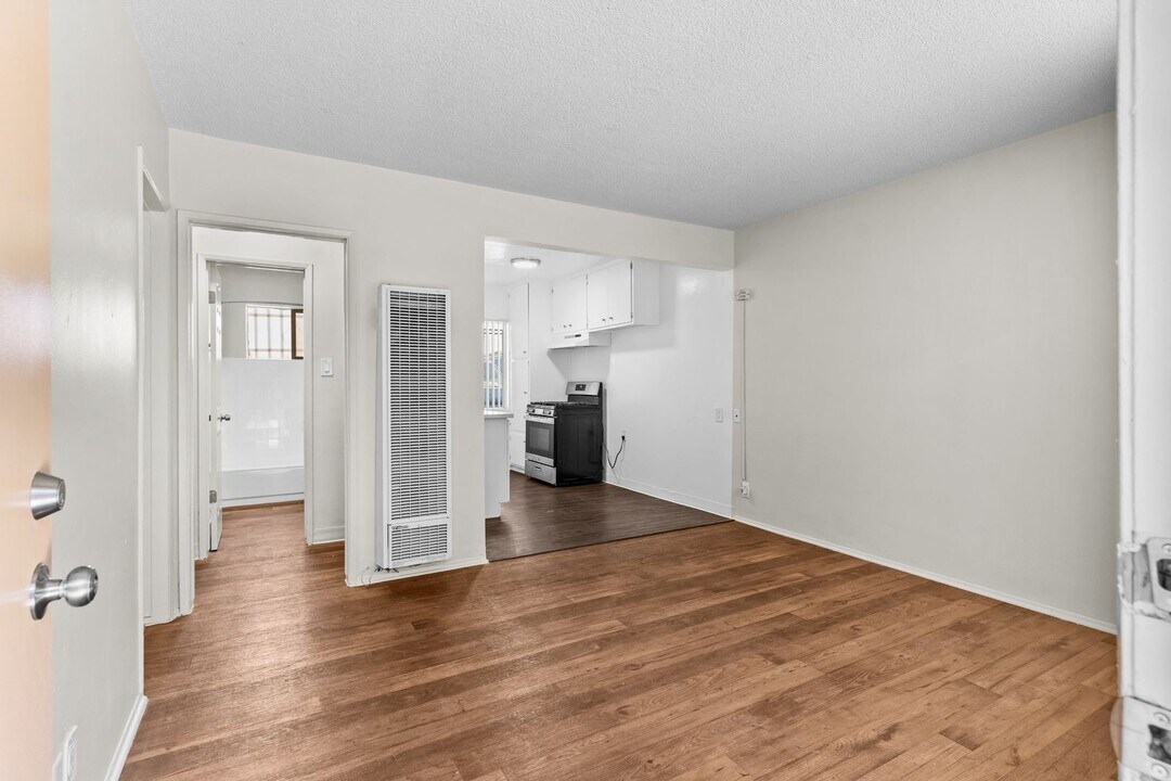 477 E South St, Unit 11 in Long Beach, CA - Foto de edificio