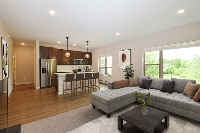 Glen Pond Addition in Eagan, MN - Foto de edificio - Building Photo