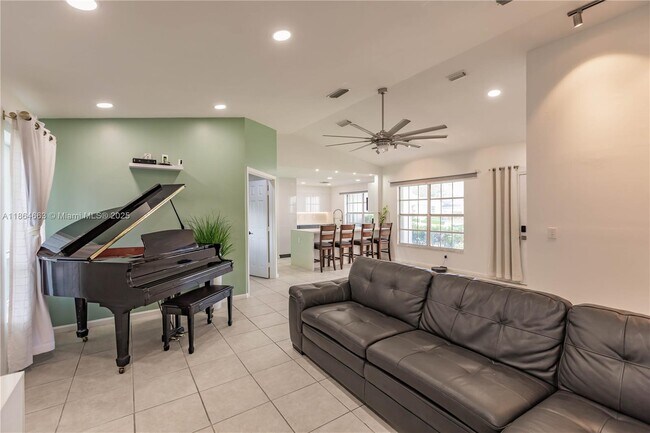 2235 SE 6th Ct in Homestead, FL - Foto de edificio - Building Photo