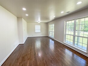 7142 State Hwy 75 S in Huntsville, TX - Building Photo - Building Photo