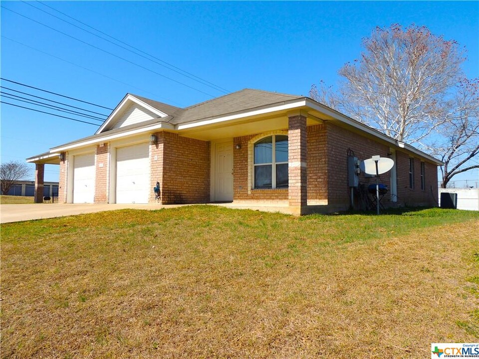 201 Dale Earnhardt Dr, Unit B in Harker Heights, TX - Building Photo