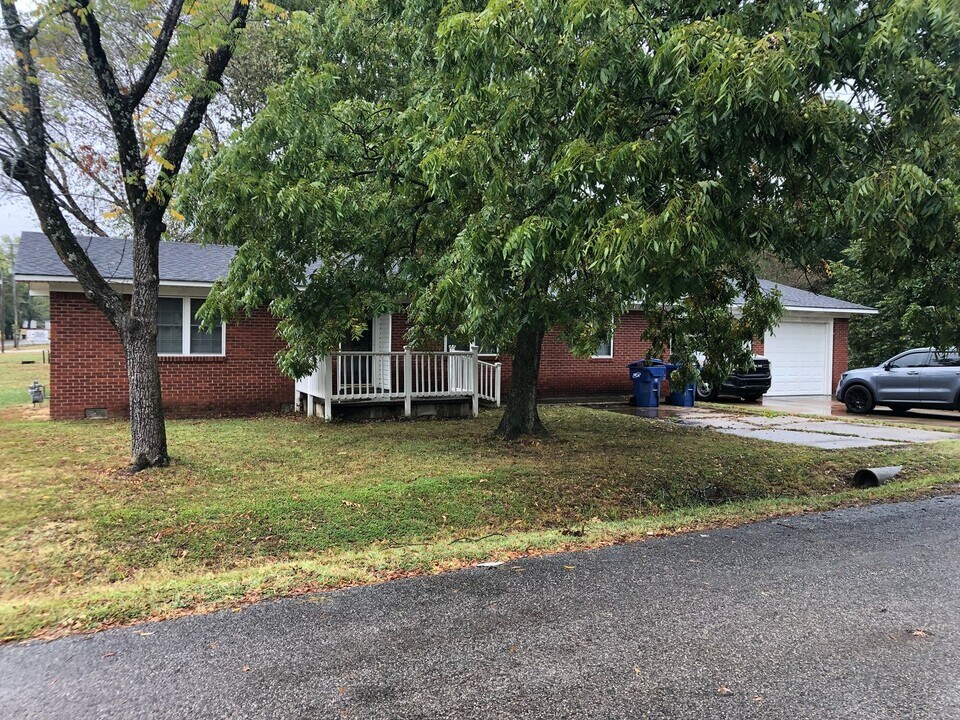 101 Audrey St in Bradford, AR - Building Photo