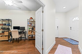 1020 Venetian Dr in Melbourne, FL - Building Photo - Building Photo