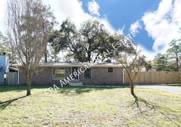 304 Harding Rd in Niceville, FL - Building Photo