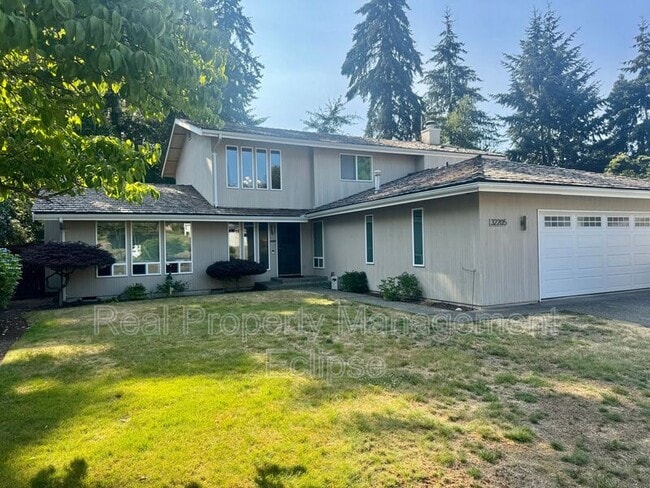 property at 32205 8th Ave SW