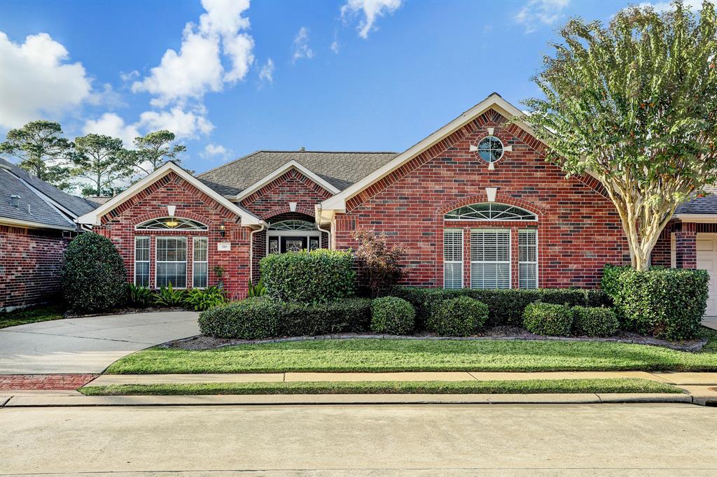 316 Parkwood Village Dr in Friendswood, TX - Building Photo
