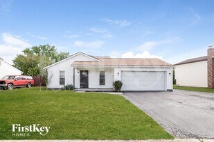 1605 Rock Creek Dr in Grove City, OH - Building Photo