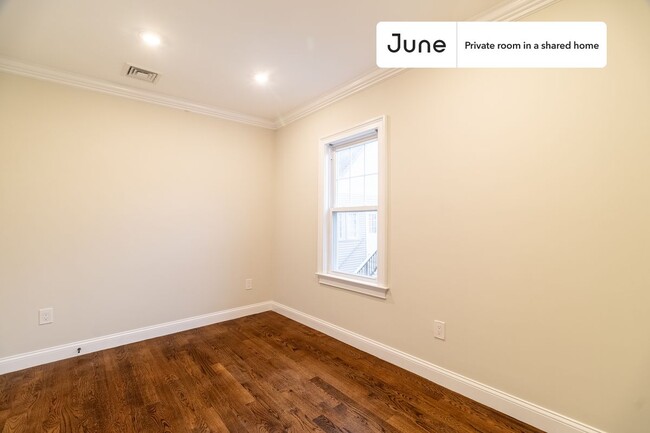Private bedroom in 4 bed/1.5 bath Home in Boston, MA - Building Photo - Building Photo