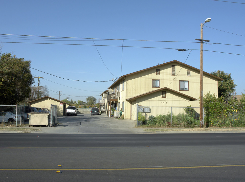 1842 S Maple Ave in Fresno, CA - Building Photo