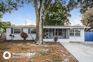 11648 Easy St in Largo, FL - Building Photo