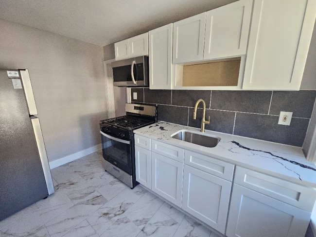 317 William St in East Orange, NJ - Building Photo - Building Photo