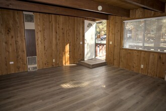 2073 Shady Ln in Big Bear, CA - Building Photo - Building Photo