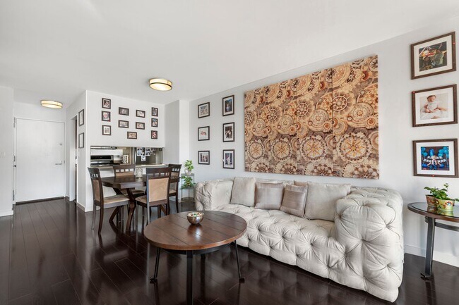 171 E 84th St in New York, NY - Building Photo - Building Photo