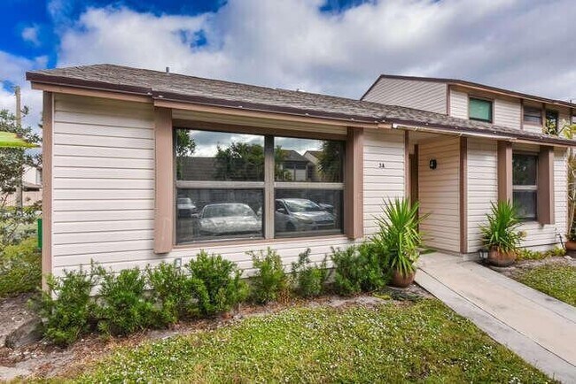 108 Sherwood Cir, Unit 114-1 in Jupiter, FL - Building Photo - Building Photo