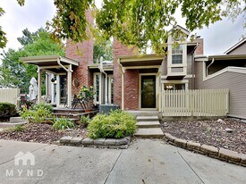 2002 S Helena St in Aurora, CO - Building Photo