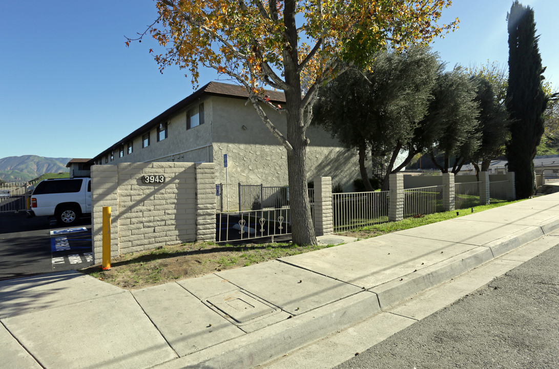 Arrowhead Commons in San Bernardino, CA - Foto de edificio