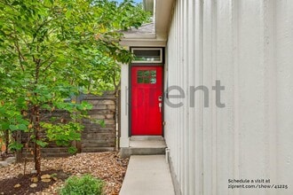 1511 E Sandalwood Ln in San Antonio, TX - Building Photo - Building Photo