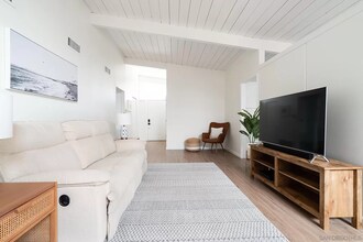5582 Baja Dr in San Diego, CA - Building Photo - Building Photo