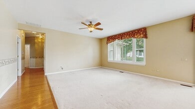 12214 Plum Grove Rd in Huntley, IL - Foto de edificio - Building Photo