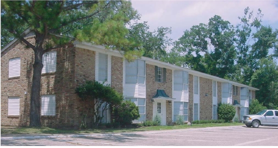 Colonial Manor Apartments in Pascagoula, MS - Building Photo - Building Photo