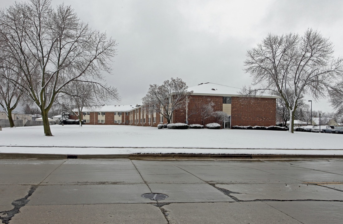 Tuscan Villas Apartments in Kenosha, WI - Building Photo