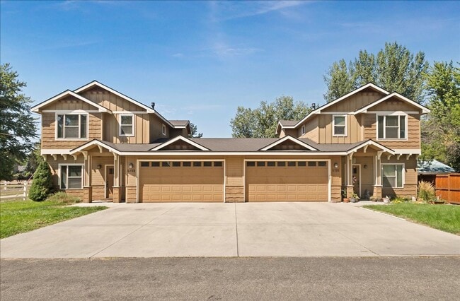 5789-5795 N Bogart Ln in Garden City, ID - Foto de edificio - Building Photo