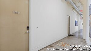 1401 S Flores St in San Antonio, TX - Building Photo - Building Photo