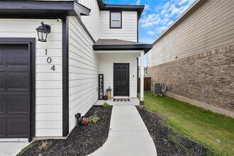 104 Hellfighters Wy in Jarrell, TX - Building Photo - Building Photo