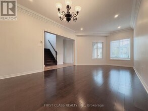 70 Loredana Ct in Richmond Hill, ON - Building Photo - Building Photo