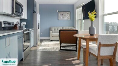 44 Braves Ave in Lawrenceville, GA - Foto de edificio - Building Photo