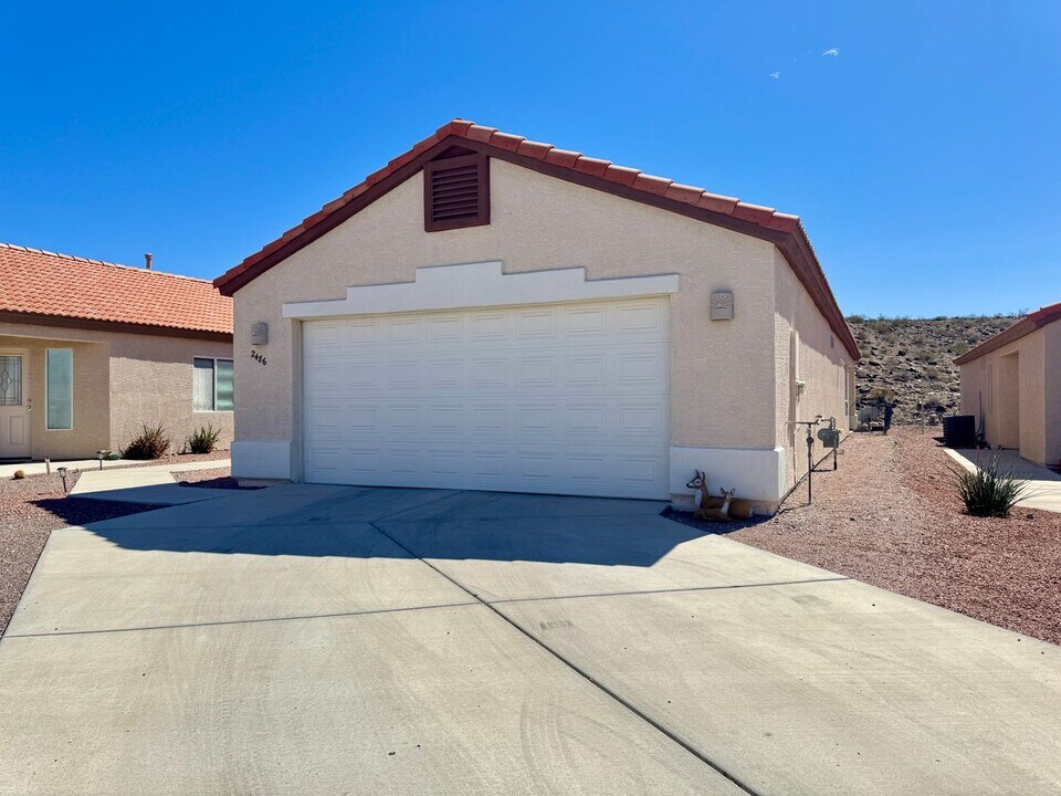 2486 Sonoma Rd in Bullhead City, AZ - Building Photo