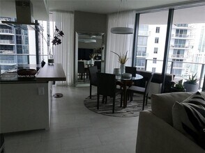 1000 Brickell Plz, Unit 2301 in Miami, FL - Building Photo - Building Photo