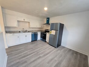 951 Academy Heights Dr in Greensburg, PA - Building Photo - Building Photo