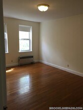 38 Harris St, Unit 3 in Brookline, MA - Foto de edificio - Building Photo