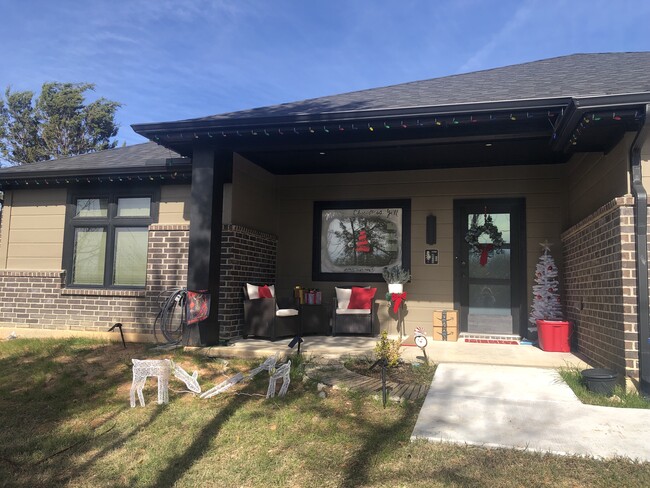 1180 W Main St in Decatur, TX - Building Photo - Building Photo