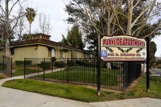 Parkside Apartments in Lake Elsinore, CA - Building Photo - Building Photo