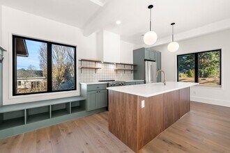 2245 SE Brooklyn St, Unit 2245 in Portland, OR - Building Photo - Building Photo