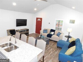 213 Claire Dr SE in Atlanta, GA - Building Photo - Building Photo