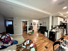 721R Parker St, Unit 1 Apartamentos