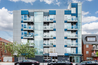 21-24 30th Ave in Astoria, NY - Foto de edificio - Building Photo